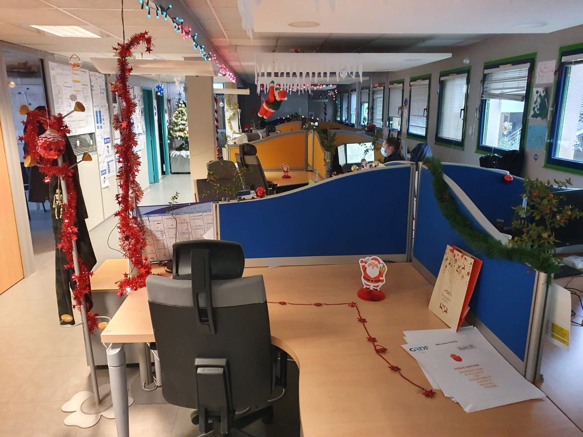 Mateudi_Ronan's tweet photo. Les équipes de programmation de Marignane des techniciens gaz #GRDF #APPIPACA #DPPISE ont décoré notre plateau aux couleurs de Noël🎄 pour encore mieux servir nos clients malgré le contexte covid19 &amp; le roulement des équipes entre travail à distance &amp; présence sur site 👍 @WLGaz https://t.co/3EOFFBrAnO