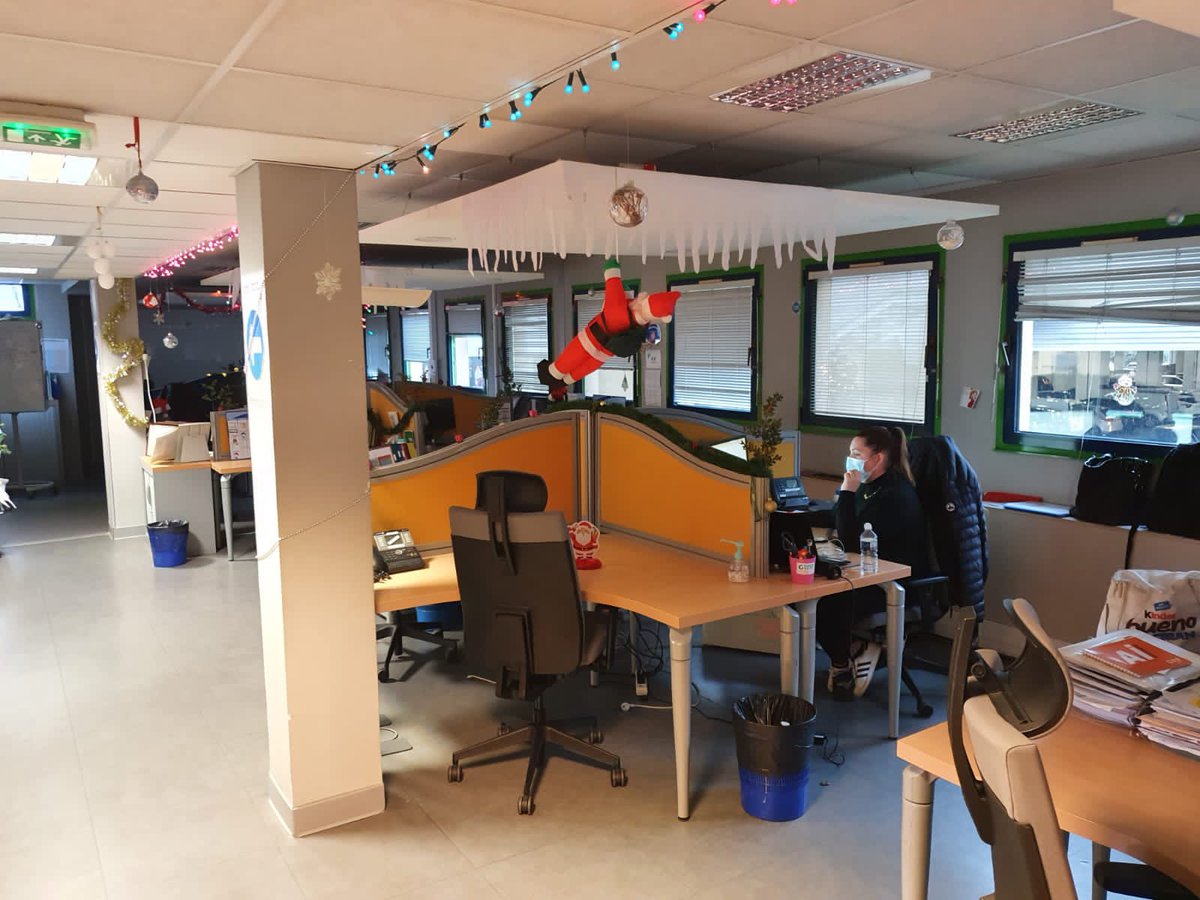 Mateudi_Ronan's tweet photo. Les équipes de programmation de Marignane des techniciens gaz #GRDF #APPIPACA #DPPISE ont décoré notre plateau aux couleurs de Noël🎄 pour encore mieux servir nos clients malgré le contexte covid19 &amp; le roulement des équipes entre travail à distance &amp; présence sur site 👍 @WLGaz https://t.co/3EOFFBrAnO
