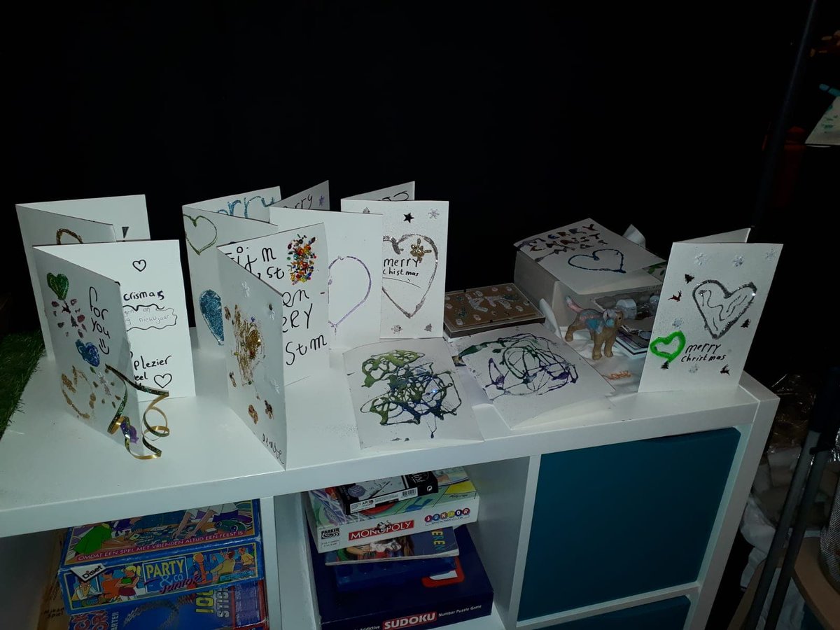 Er wordt druk geknutseld voor onze kerstkaartenactie! Lees er alles over in de 2e Advent met Diva Dichtbij-nieuwsbrief.  mailchi.mp/138ec3.../adve…! We kunnen overigens nog (heel) veel kaartenstuurders gebruiken! Meedoen? Stuur een mailtje naar communicatie@divadichtbij.nl!