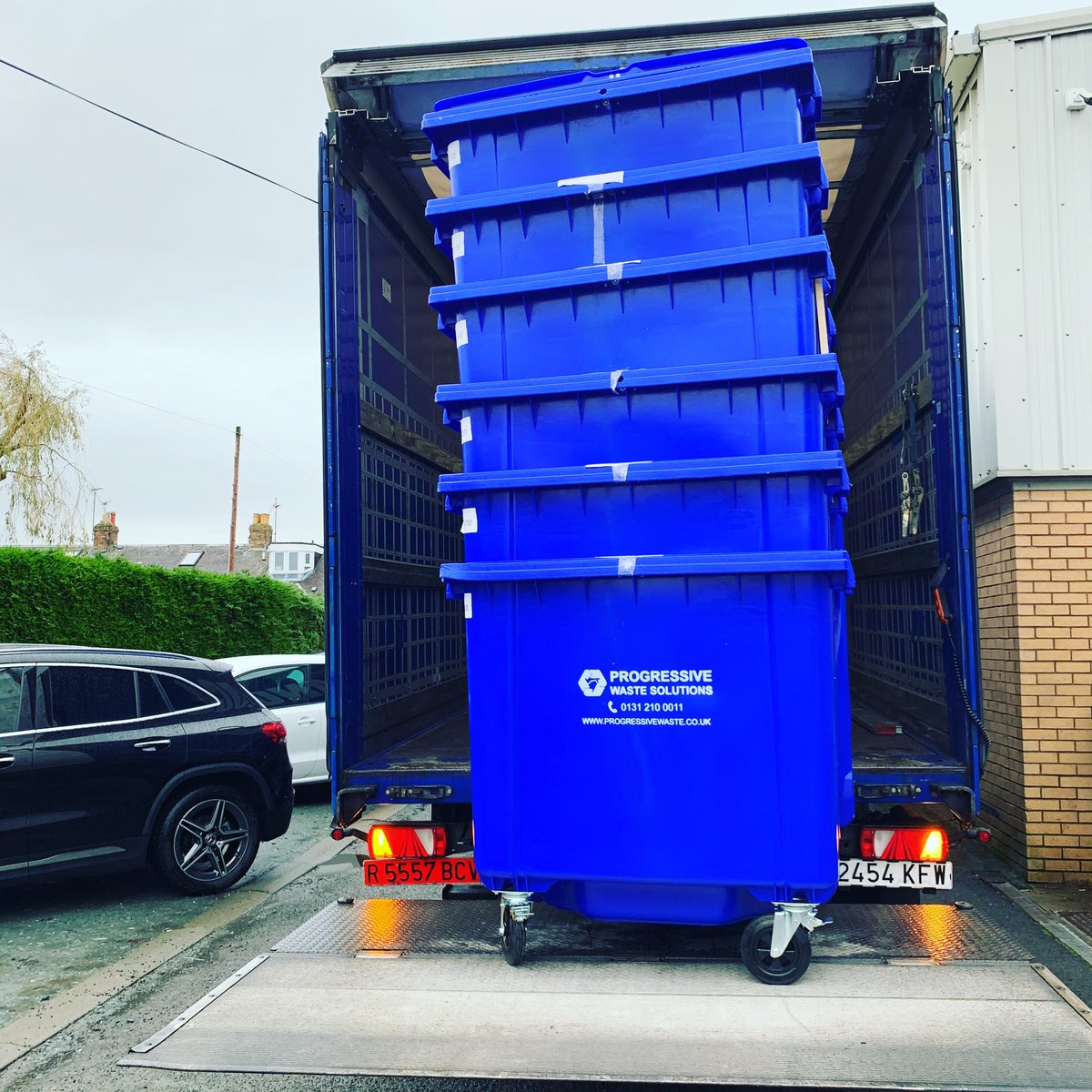 Santa has come early to the PWS Depot this morning with a delivery of shiny new bins!! 

🎅🗑🚛♻️

Looking for a reliable and cost effective waste provider? Then contact Progressive Waste Solutions!

For more info please visit: progressivewaste.co.uk

#keepingthecapitalclean