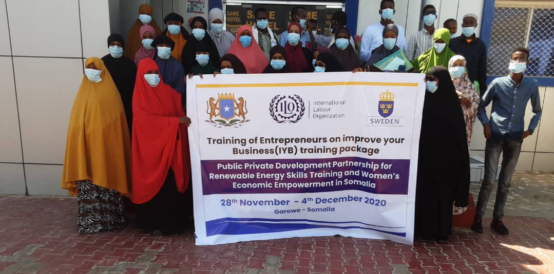 It's a busy end of the year for our team in #Somalia! A fresh round of #entrepreneurs in #Garowe have been certified in #SIYB's Improve Your Business training package! Congratulations to all 31 #women and men #entrepreneurs!
<a href="/SomaliaMolsa/">Ministry of Labour and Social Affairs</a> <a href="/SwedeninSomalia/">Sweden in Somalia</a> <a href="/Sida/">Sida</a> <a href="/ILOSomalia/">ILO Somalia</a>