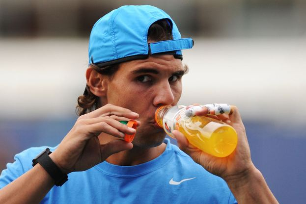 Rafael Nadal drinking. a thread.