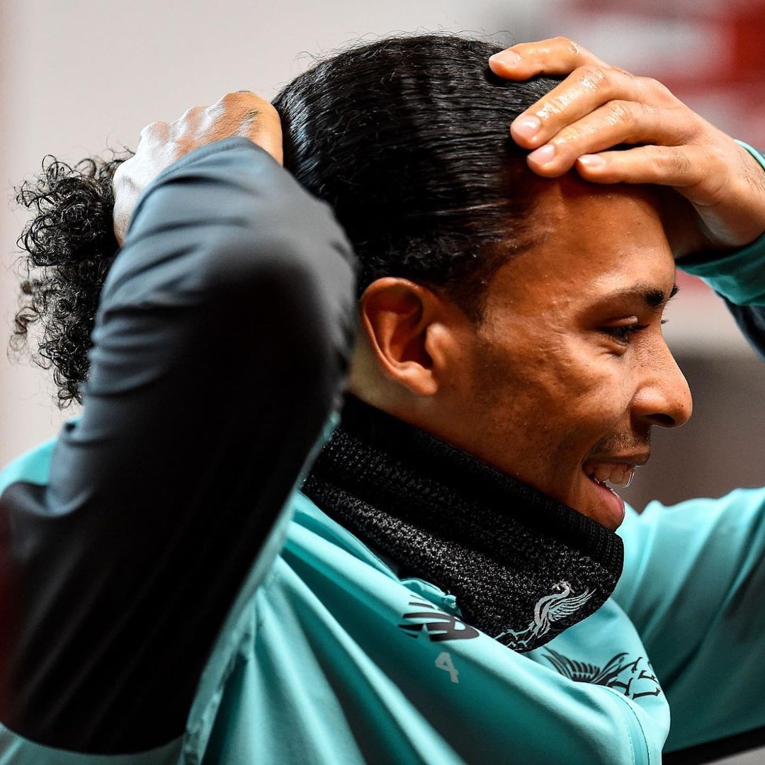 SLfc94's tweet image. Can't wait to see him back with the squad again ❤❤❤ work hard big man 💪🏻 #liverpoolfc #virgilvandijk #PremierLeague