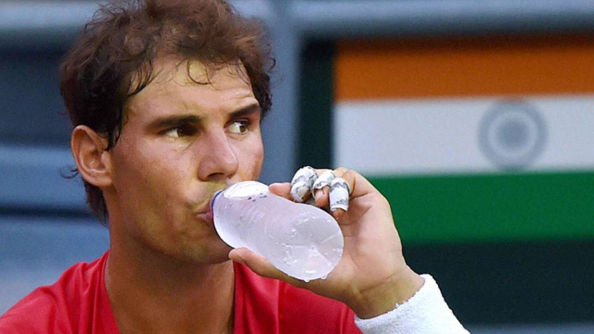 Rafael Nadal drinking. a thread.