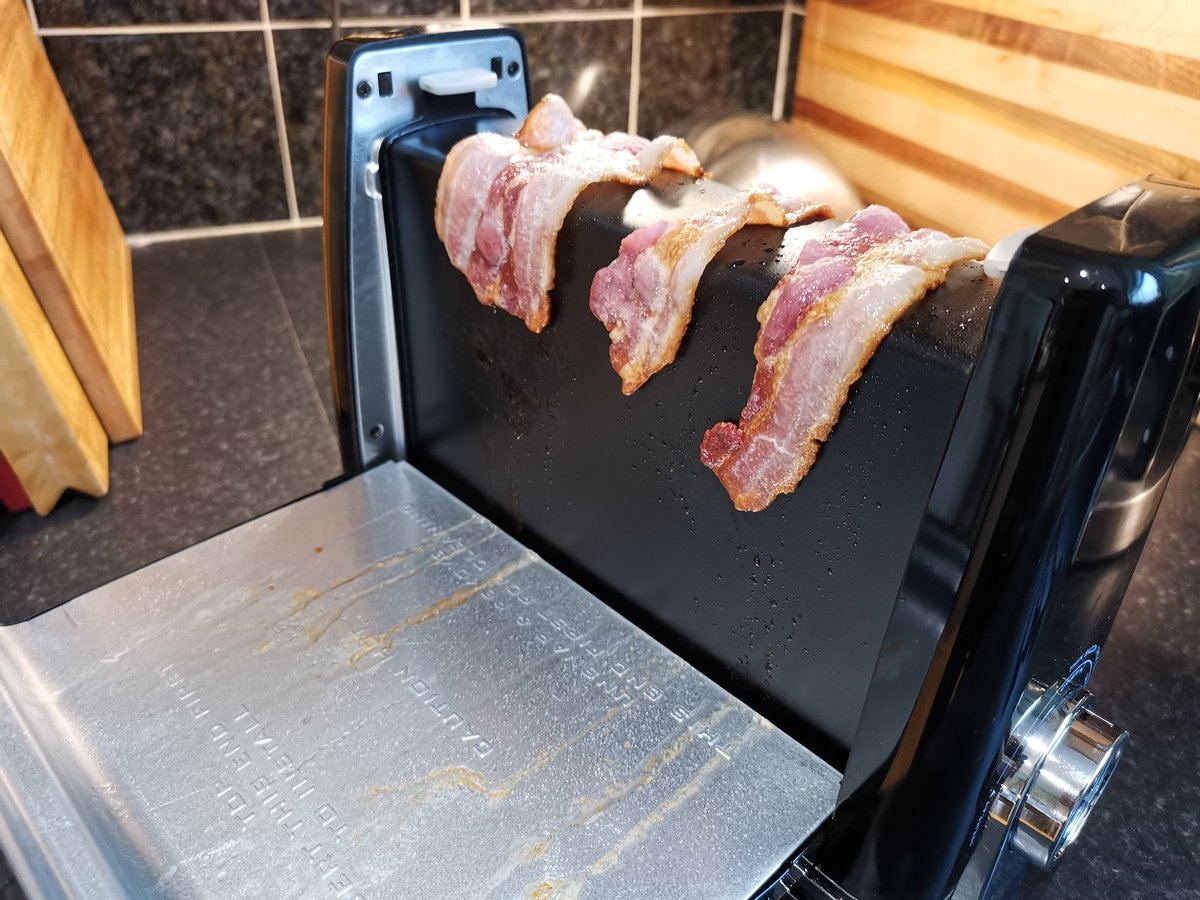 DaveWi11is's tweet photo. I couldn't resist, I am now the proud owner of a #bacon toaster!! 😁
@SMARTWorldwide1 https://t.co/m5r9f7iWdE