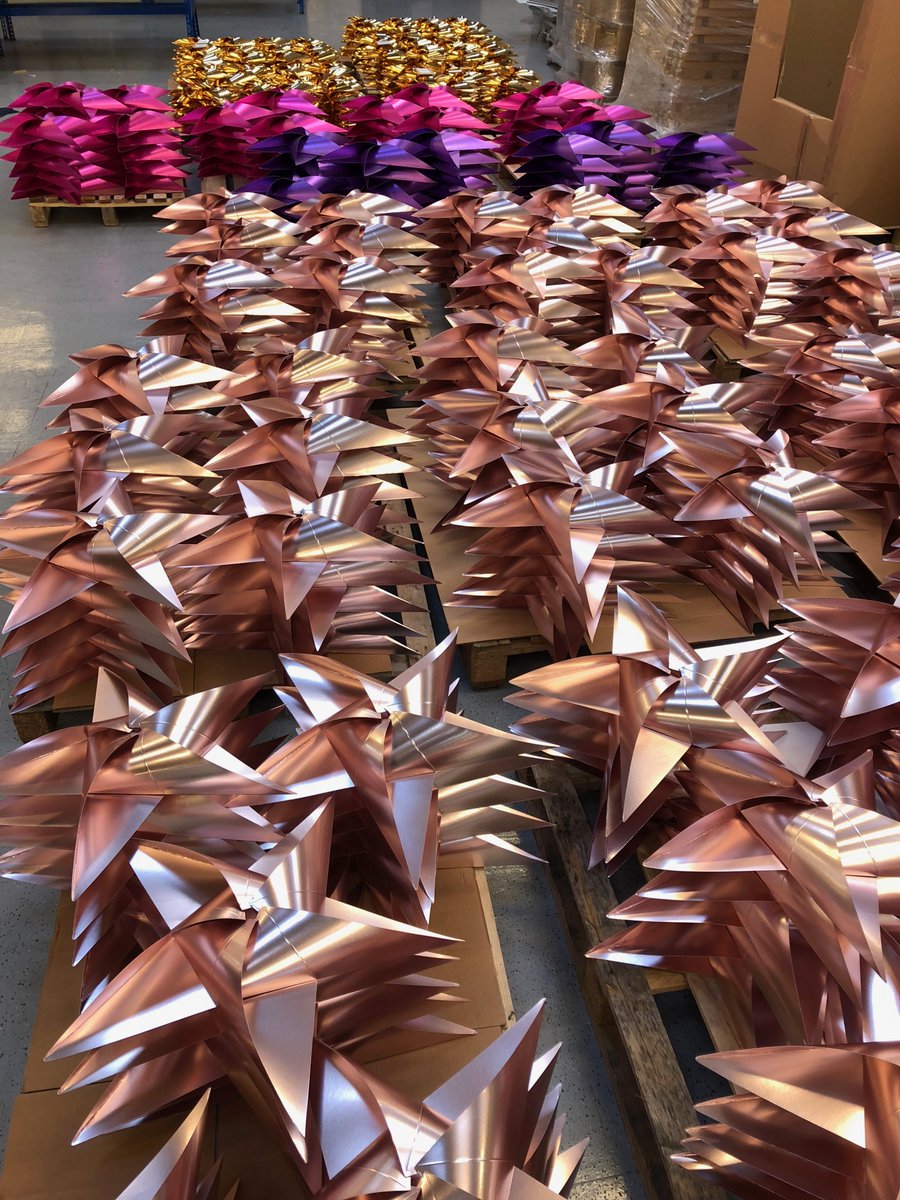 ImageFactoryUK's tweet image. We’ve been very busy preparing your Christmas themed #POS 🎅🏼

Loving the shine on these silver mirri stars ⭐️
#imagefactoryuk #retailpos #pointofsale #windowdisplay #Christmasdisplay #digitalprint