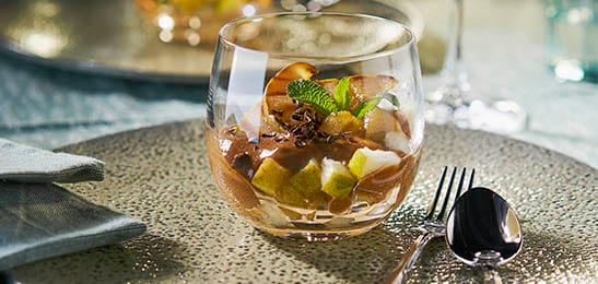 Ben jij tijdens de kerst verantwoordelijk voor het toetje, maar heb je nog geen idee wat je moet maken? Probeer deze super simpele 'Koffiemouse met peer' van het Voedingscentrum. In een handomdraai heb je een heerlijk toetje op tafel. 

voedingscentrum.nl/recepten/gezon…