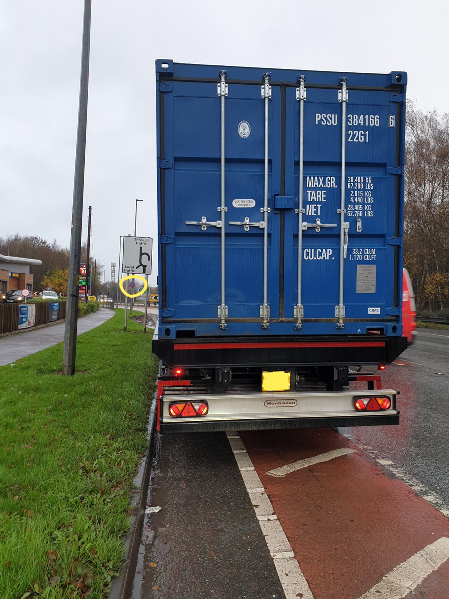 gmptraffic's tweet photo. 2 HGVs contravening the clearly visible clear way signs on the A57 Cadishead Way, to obtain supplies from the garage.
Not acceptable. It is a 50 mph road and too close to the junction . 
Signs are there for a reason and give an order not a request. Both Drivers reported. https://t.co/4utXUAhnar