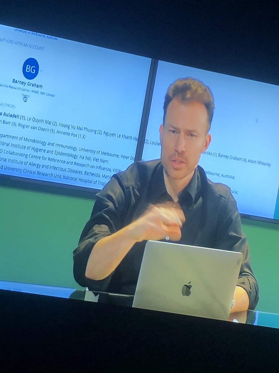 Prof Russel peeking some posters #eswi2020 <a href="/colinrussell/">Colin Russell</a>