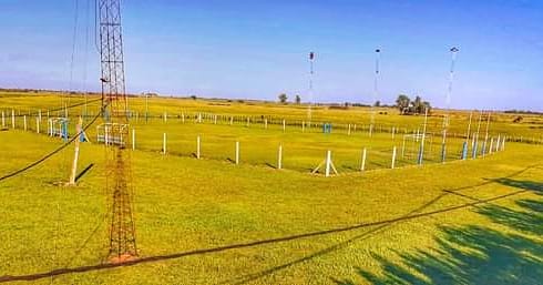 ASI LUCE EL PREDIO DE CALLE ALSINA.
(La Cancha vieja)
Lugar de entrenamiento de Hockey, cancha auxiliar de Futbol, y dónde se realiza el tradicional torneo Nocturno de Verano.
👍comenzaron obras de remodelación de fachada y entrada principal.
💙🤍💙🤍💙