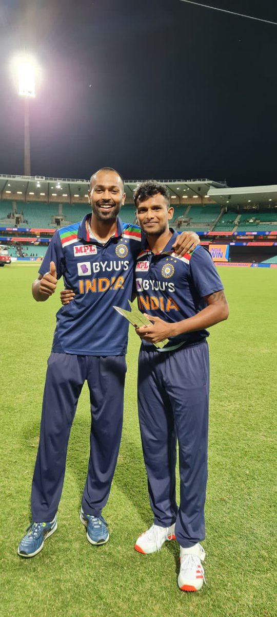nithasa4's tweet photo. Great gesture shown by @hardikpandya7 ❤ @Natarajan_91 ❤❤️

That's why we love cricket.. ❤😍 https://t.co/k5kZwtEBip