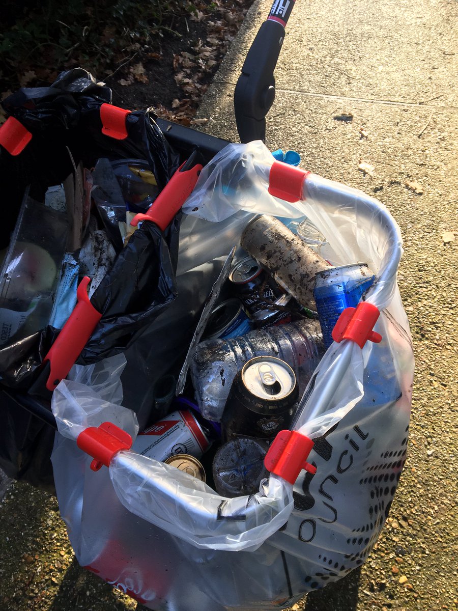 westfieldsue's tweet photo. Bulging Bags today after my litter pick. At least I know ALL those bottles & cans will be recycled! Thank goodness for my Handicart Duo 😈 #recyclenow #lovewhereyoulive #icare #MakeADifference #dorsetdevils #handicartduo #helpinghand https://t.co/l9G1oQkJe5