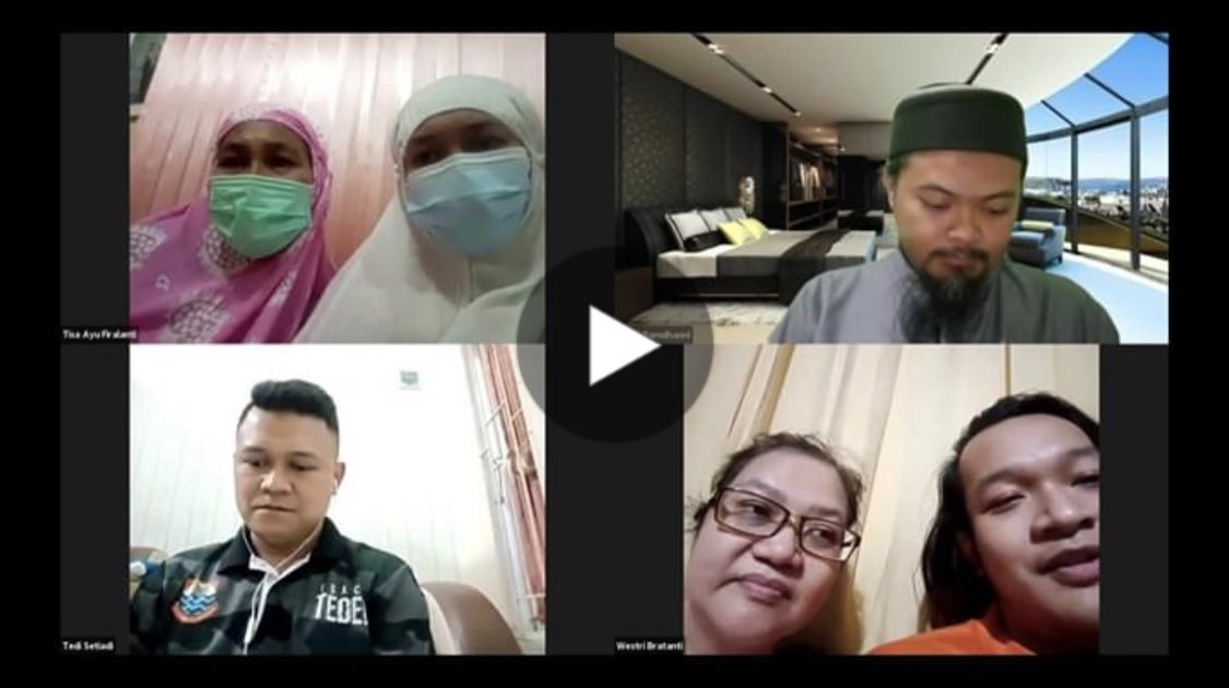 Alhamdulillah telah terkumpul dana sebesar Rp. 29.439.985 dan telah diserahkan secara simbolis kepada anak dan istri dari Alm Pak Toni Ramlan.
Jazakumullah khairan katsira, semoga Allah memberikan balasan yang baik dan banyak bagi akang teteh sekalian.
Aamiin.