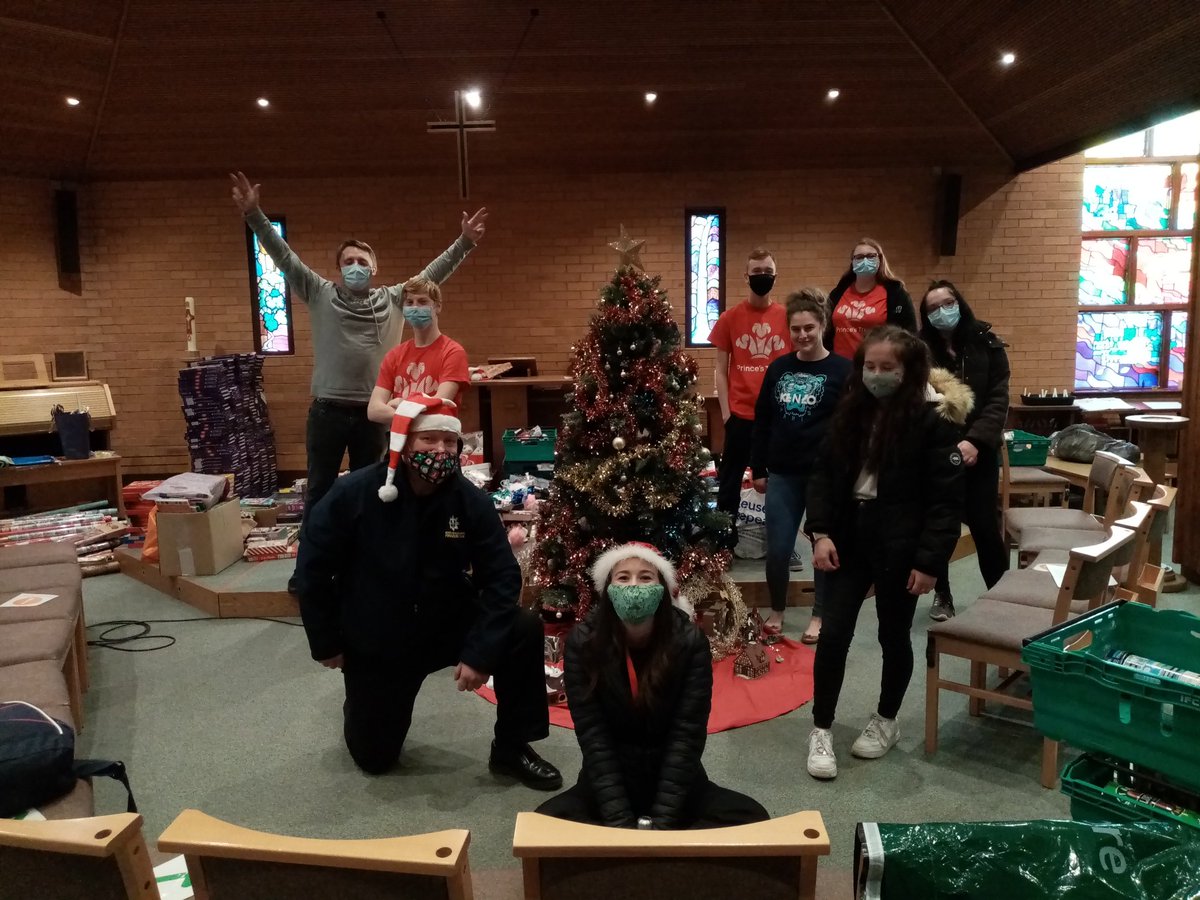 Our <a href="/SYFR/">South Yorkshire Fire</a> <a href="/syptweet/">South Yorkshire Police</a> <a href="/barnsleycollege/">Barnsley College</a> @PrincesTrust supporting the <a href="/S2FoodBank/">S2 Food Bank</a> in #Sheffield #morewaystosavelives