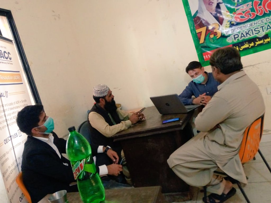 MalikArslan200's tweet photo. محکمہ قانون حکومت سندھ  کے اشتراک سے سندھ لیگل ایڈوائزری کال سینٹر کے نمائندوں نے مشیر قانون سندھ بیرسٹر @murtazawahab1 کی ھدایت پر  پی ایس 111وارڈ3 جمہوریہ کالونی کادورہ کیا اور صدر وارڈ3 محمّد حبیب اور کونسلر وارڈ 3 امیر شاہ سے ملاقات کی اور #SLACC کا تعرف کروایا
@ChacharFayaz https://t.co/C32E19CHbi