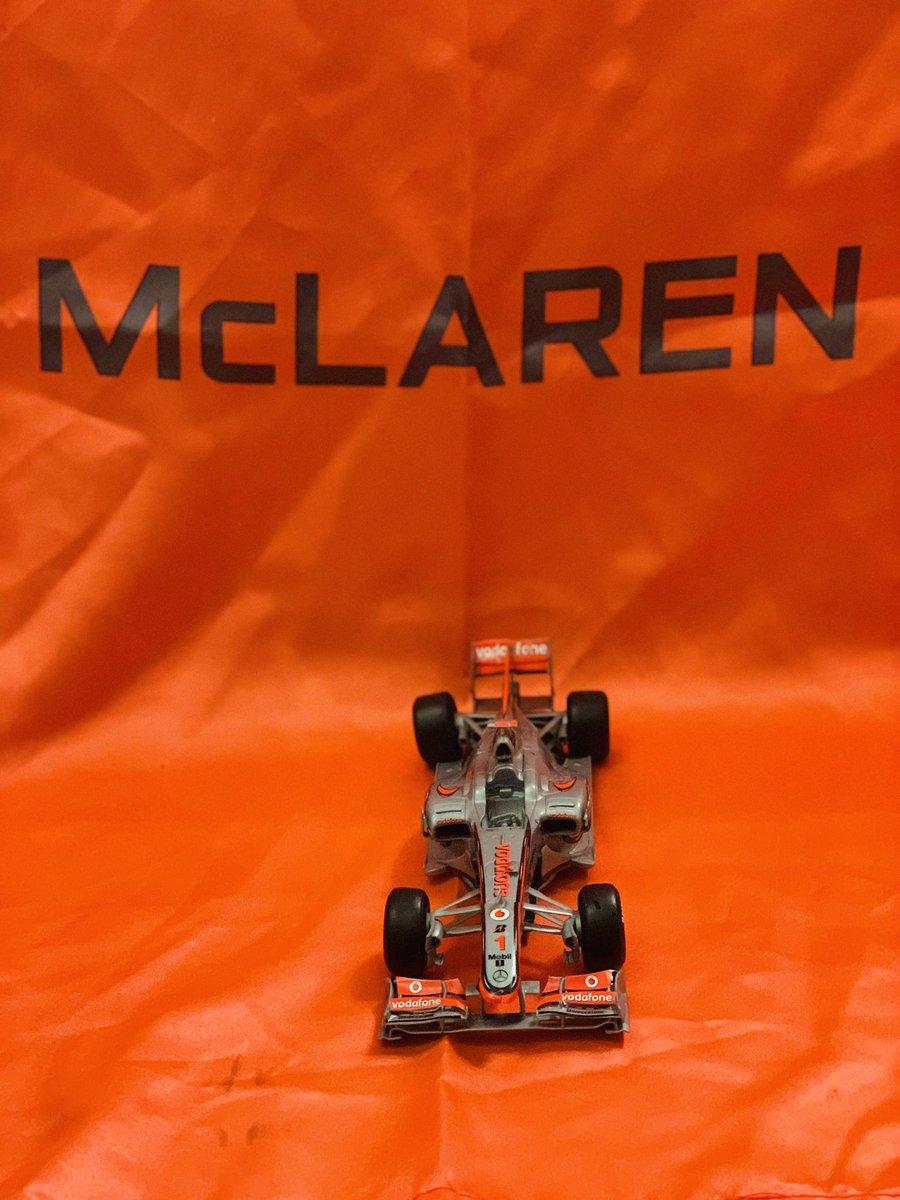 In the past few weeks (17/8 hours in total) I’ve been building Jenson’s  @McLarenF1 MP4-20 model. My first attempt at putting it together and it’s been rather enjoyable. Next up, Lewis’ MP4-20 with a better finish.  @MarkLaneF1 your fav Mcl car! See thread of the progress  #Mclaren