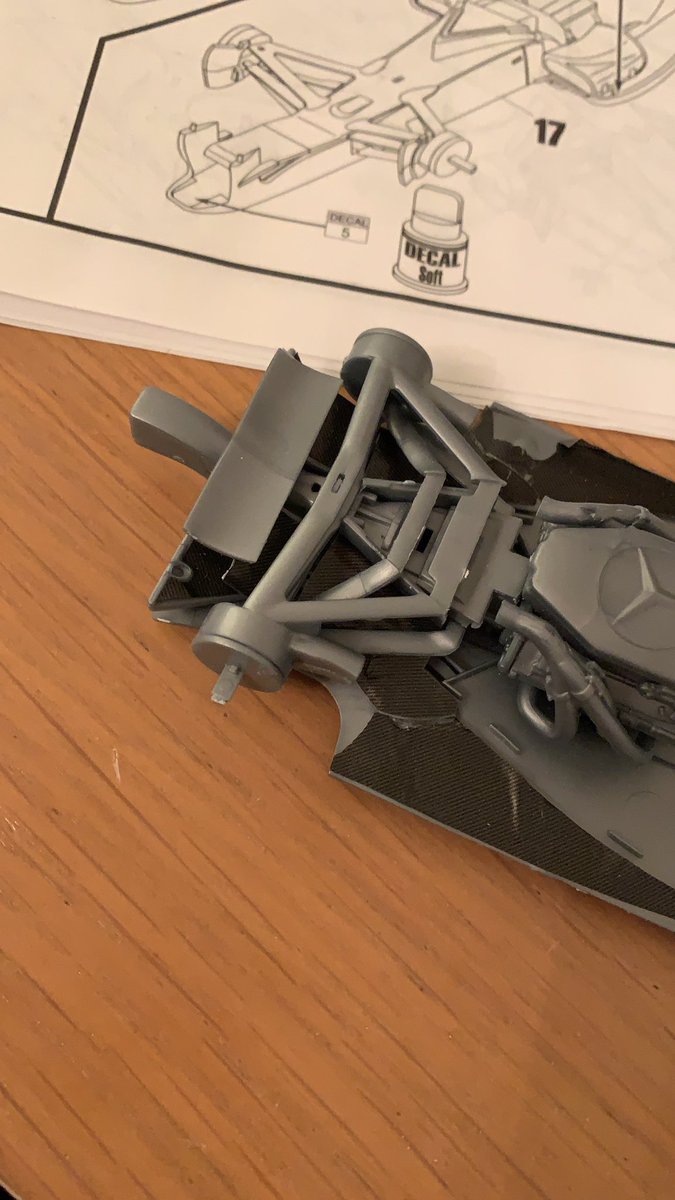 Moved onto the rear axle and the top@of the chassis  #Mclaren  #Revell