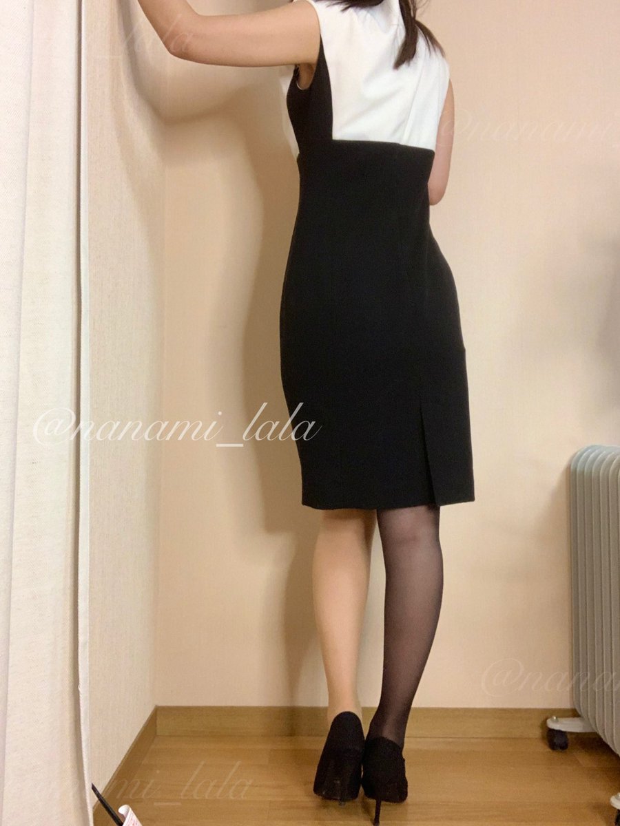 ちょっとご相談です🙋‍♀️

このお洋服だったら、ストッキングは
黒とベージュ、どっちがいいかな？

暗くて画質悪いのとか、オイルヒーター、室内で靴はスルーしてね🤫笑

↓アンケ https://t.co/jQrVSMnQUK