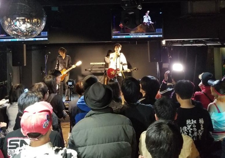 zoezoeta's tweet photo. 去年のKOFesから今日でちょうど一年。
今年は開催されず残念ですがこのご時世こればっかりは仕方ないですね。
また皆さんの前でライブさせてもらえる日が来ますように😌

先日KOF15とサムスピに関する情報が出たことですし、ここは一つ去年のライブでも見直して来たるべき日に備えるのは如何でしょう☺️ https://t.co/HoDQ3KAUdV
