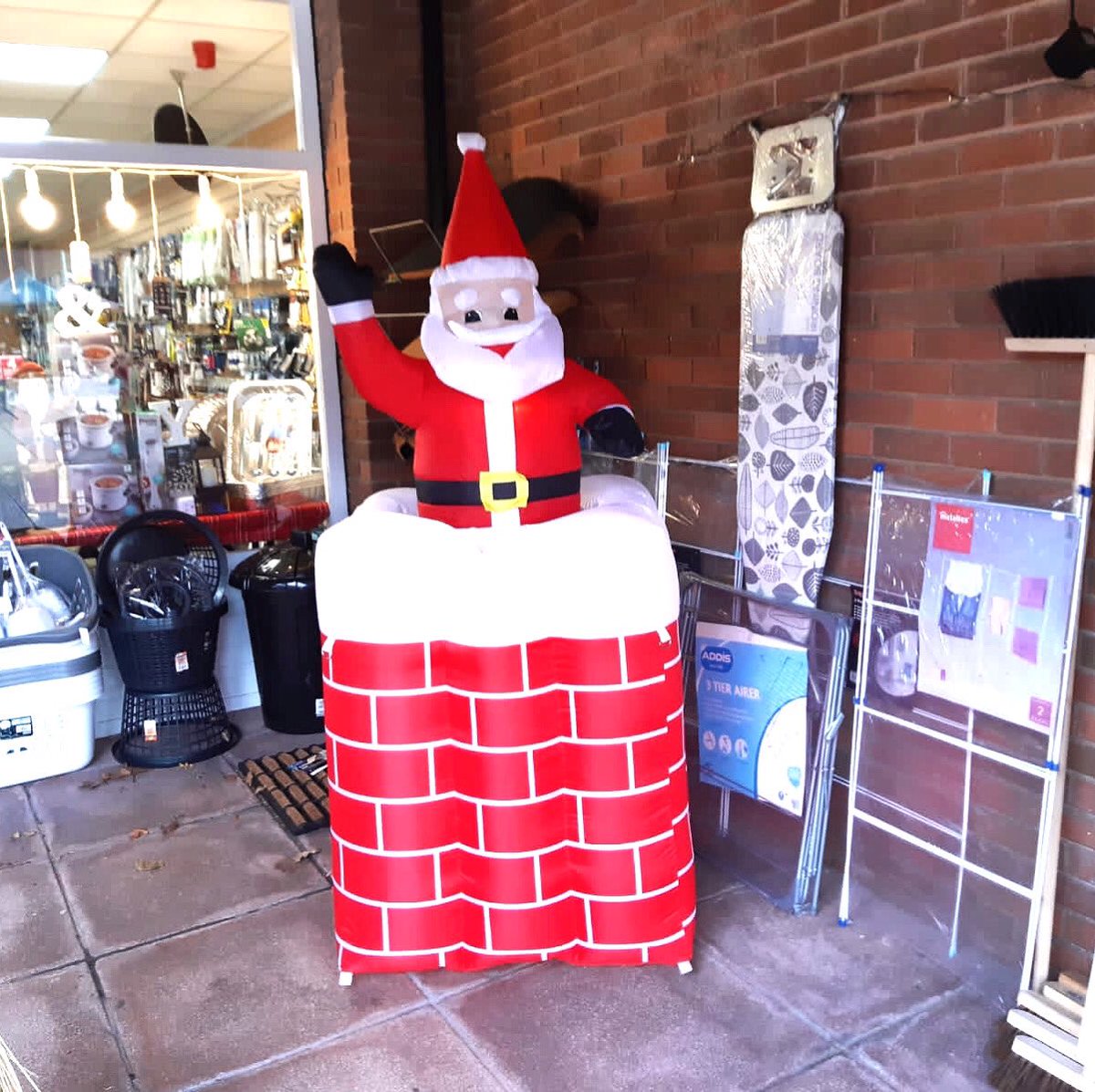 A big cheery hello from Father Christmas at Locks Heath 🎅🏼 and of course a warm greeting awaits from the lovely Carol and Sue and all our D&amp;G teams  #shoplocal #staylocal #supportlocal #christmasiscoming #greatteam
