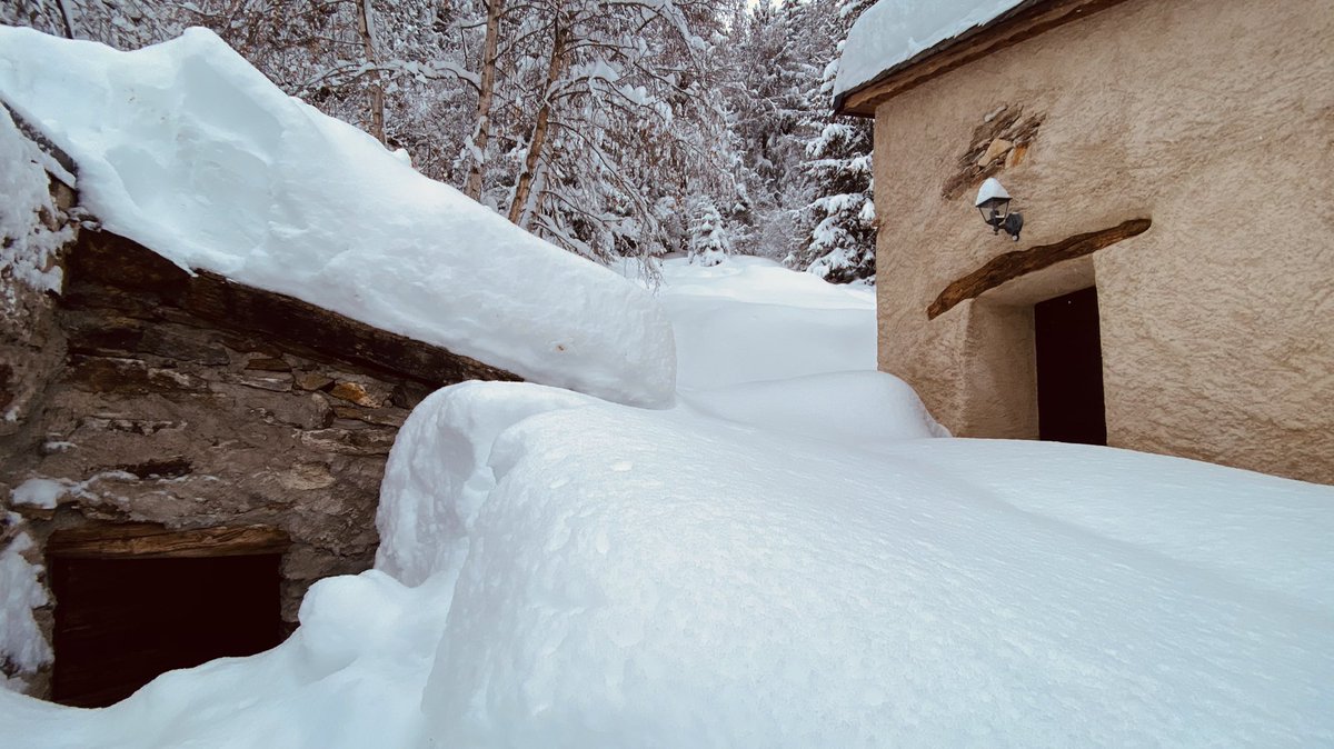 Juribaruffaldi's tweet photo. ...di neve non ne manca TRIVIGNO (So) VALTELLINA https://t.co/qLOv9PGgID
