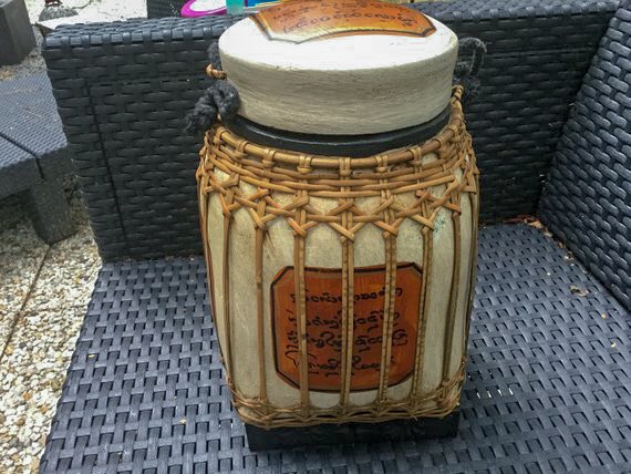 World_cru's tweet photo. Vintage Asian Jug/Container. Get this and more at World Cru's etsyshop! https://t.co/PKJCYBPRLk

#worldcru #vintage #antique #etsy #etsyshop #jug https://t.co/BijSS38uSX