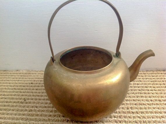 World_cru's tweet photo. Vintage Bronze Teapot. Get this and more at World Cru's etsyshop! https://t.co/KUsX1EYI9D

#worldcru #vintage #antique #etsy #etsyshop #teapot https://t.co/dgb4W5PEar