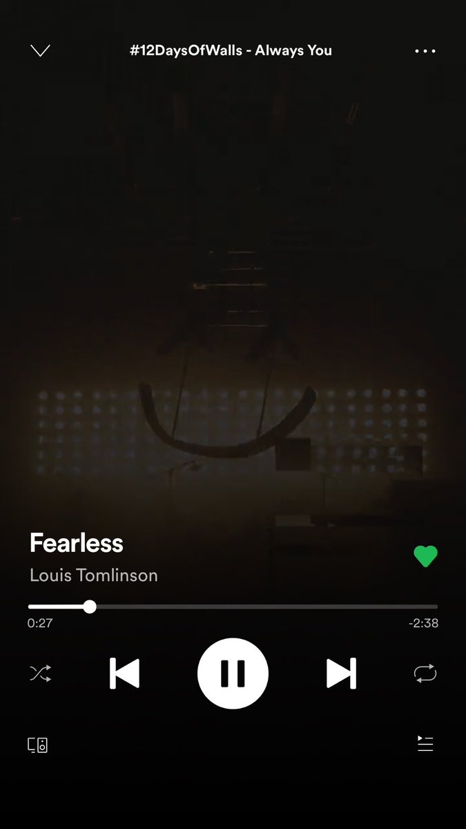 Inspiringxlouis's tweet photo. Duty calls 😎
#12DaysOfWalls
#DAY9_FEARLESS
REQUEST @Louis_Tomlinson @MTV #FridayLivestream https://t.co/6vWBeZRP0e