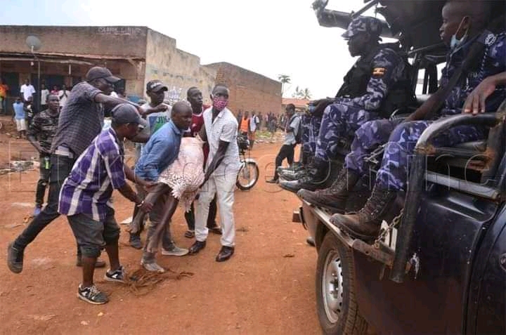 UgandaElects's tweet photo. Things got uglier than necessary for @PatrickAmuriat during his campaign in Busia yesterday, with two people knocked down in a scuffle stopping him from campaigning #UgandaElects2021 https://t.co/61hegXhtXj