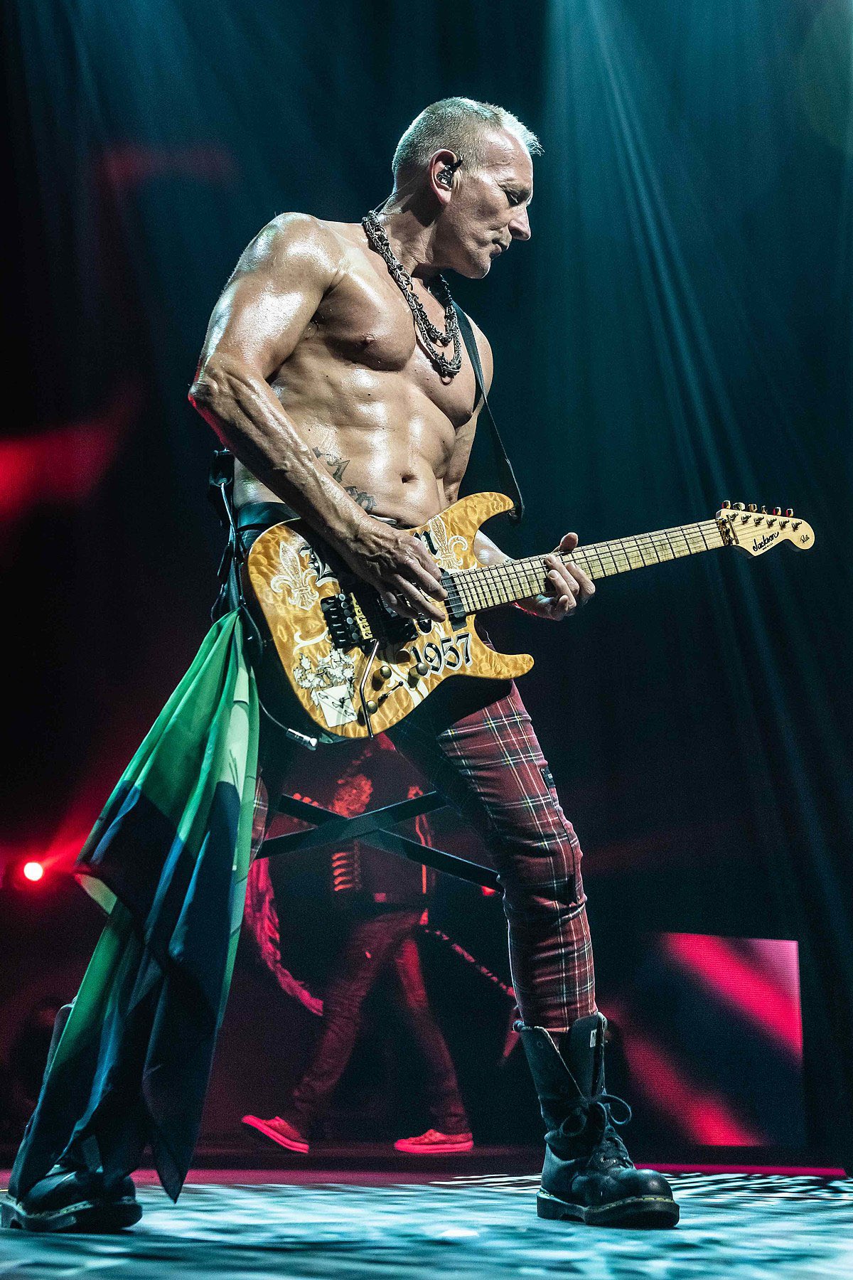 Happy Birthday Phil Collen!!! Hope you have the best day!!      