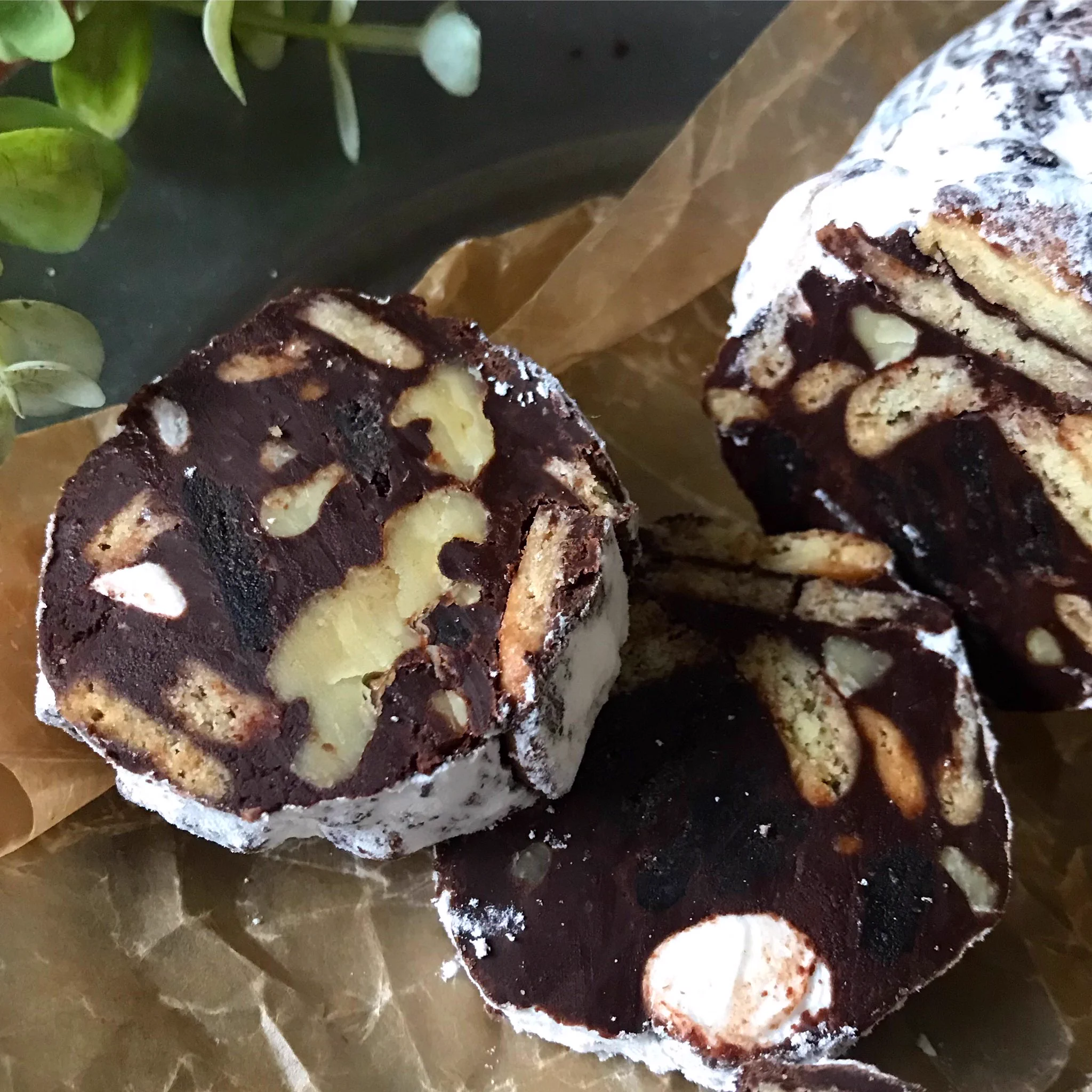 クリスマスにいかが？超簡単に出来る「チョコレートサラミ」が絶品！