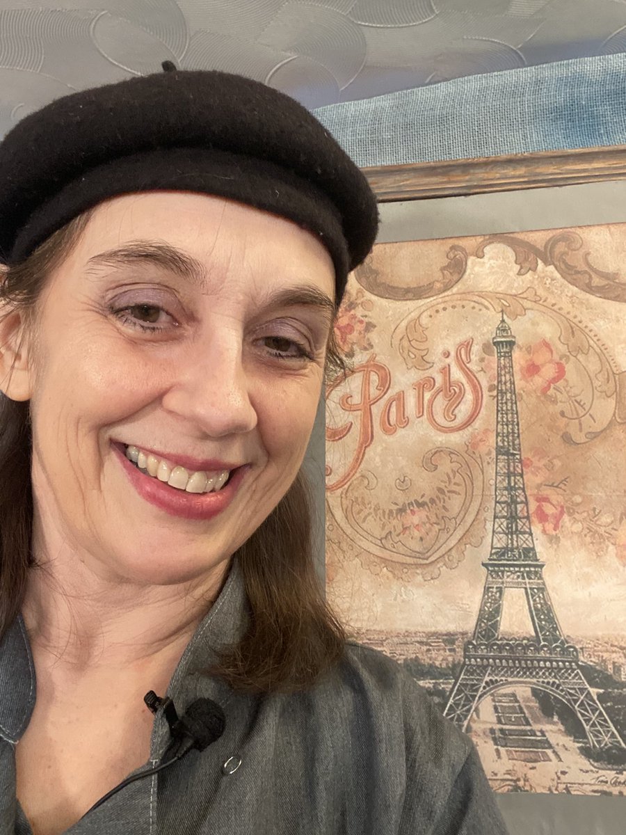 #GarlicTheatre live stream of the three little pigtails this morning our dog doesn’t know what’s going on! #ChapelBreakInfants so excited!