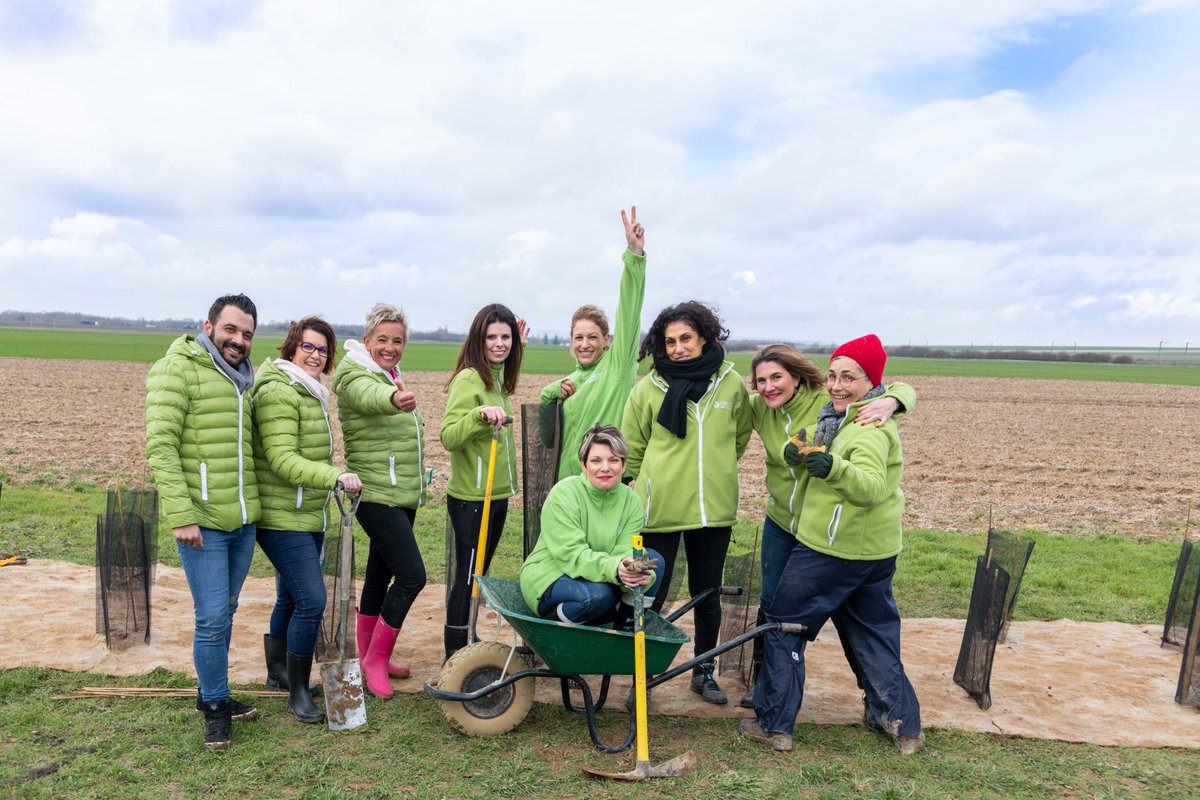 YvesRocherFR's tweet image. En tant que 1er mécène, nous remercions 100 millions de fois nos planteurs, nos collaborateurs, nos partenaires et nos consommateurs mais aussi la Fondation pour son engagement à travers le monde. Pour en savoir plus, c&apos;est par ici 👉 yves-rocher-fondation.org/plantons-pour-…  #ReconnectToNature