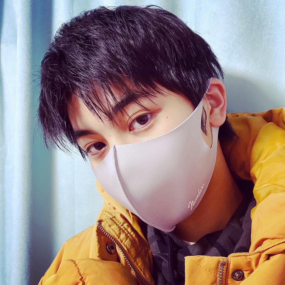 上質でカッコいい NUMBER(N)INEさんのマスクをつけると、ちょっと大人