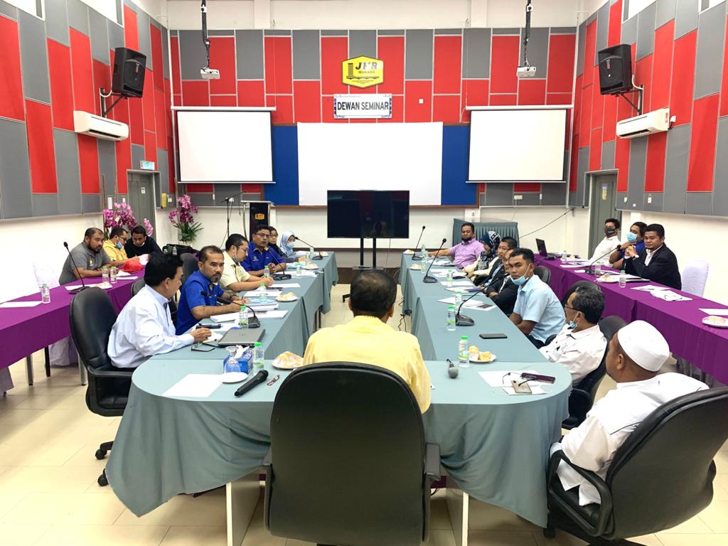 8 Disember 2020

Mesyuarat &amp; Lawatan Tapak Projek Rancangan Malaysia Ke-12 

Projek  :Menaiktaraf Jambatan Merentasi Sg. Marang Di Laluan FT003 Jalan Kuala Terengganu - Kuantan, Marang, Terengganu
 <a href="/mfairuzmd/">Md Fairuz Muhamad</a> <a href="/yusufghani200/">تذكرة</a> <a href="/CawJalanJKR/">Cawangan Jalan JKR Malaysia</a> <a href="/JKRTerengganu/">JKR Terengganu</a> <a href="/JKRMarang/">JKR Marang</a>