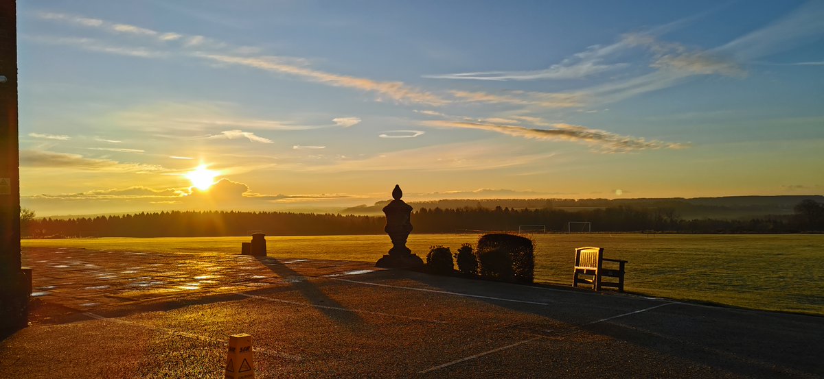 DitchamJuniors's tweet photo. We have beautiful sunshine up here on the hill today.
So different to yesterday! Thank you to Lou in the Bursary for sharing this outstanding photo @DitchamPark @sdnpa
#16Acres #SpectacularLocation #School #Work #OutdoorLearning #Sport #FreshAir #Views https://t.co/jnxXzvDN70