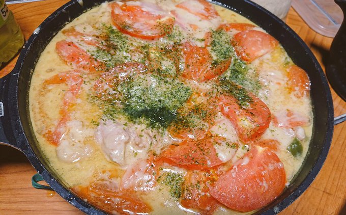 今日の夕飯は、トマトとチキンのチーズ煮!美味しくできた😋 