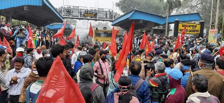 SDey83's tweet photo. After #26NovGeneralStrike, today again #BharatBandh.
Where are #Leftists of India.
Answer is - Across the Country!! https://t.co/NRtfuVhbOm