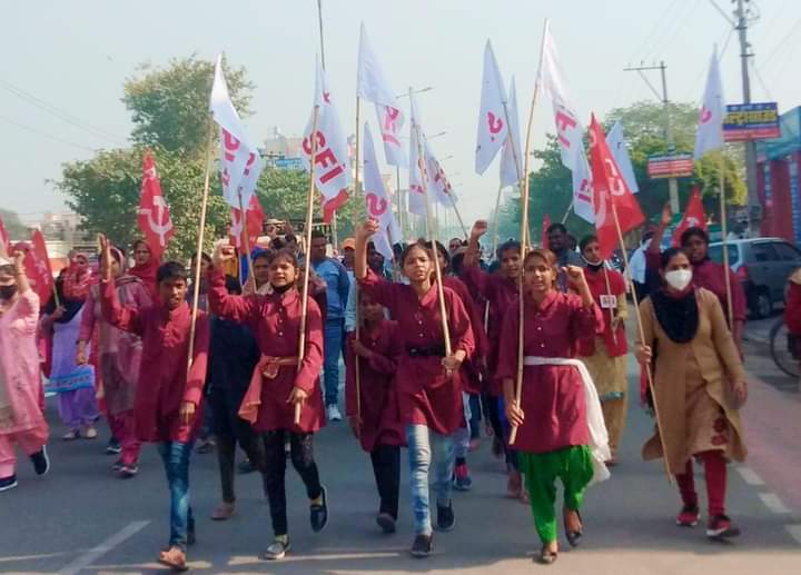SDey83's tweet photo. After #26NovGeneralStrike, today again #BharatBandh.
Where are #Leftists of India.
Answer is - Across the Country!! https://t.co/NRtfuVhbOm
