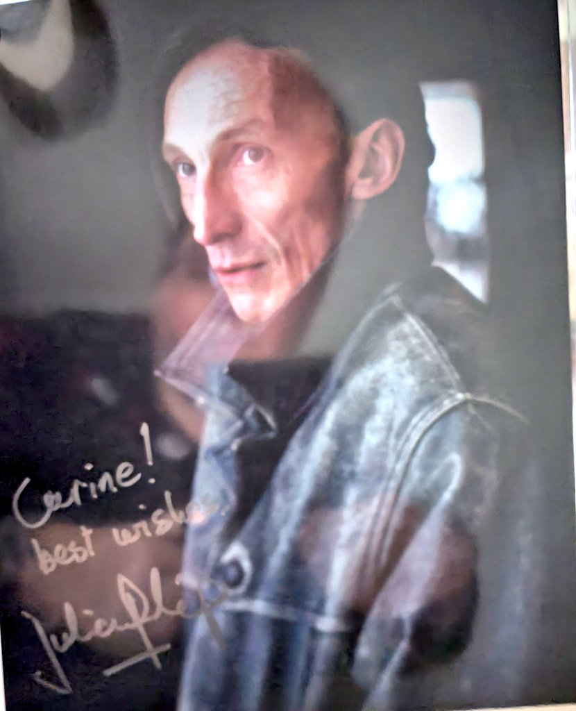 cnaislyn's tweet photo. Got my Autogramms today 😁 Thanks @CreationEnt and most of all, thank you so much @RachelMiner1 @sebroche @JulianRichings you made my day 😊🙃😁 https://t.co/jESRdNXOoo