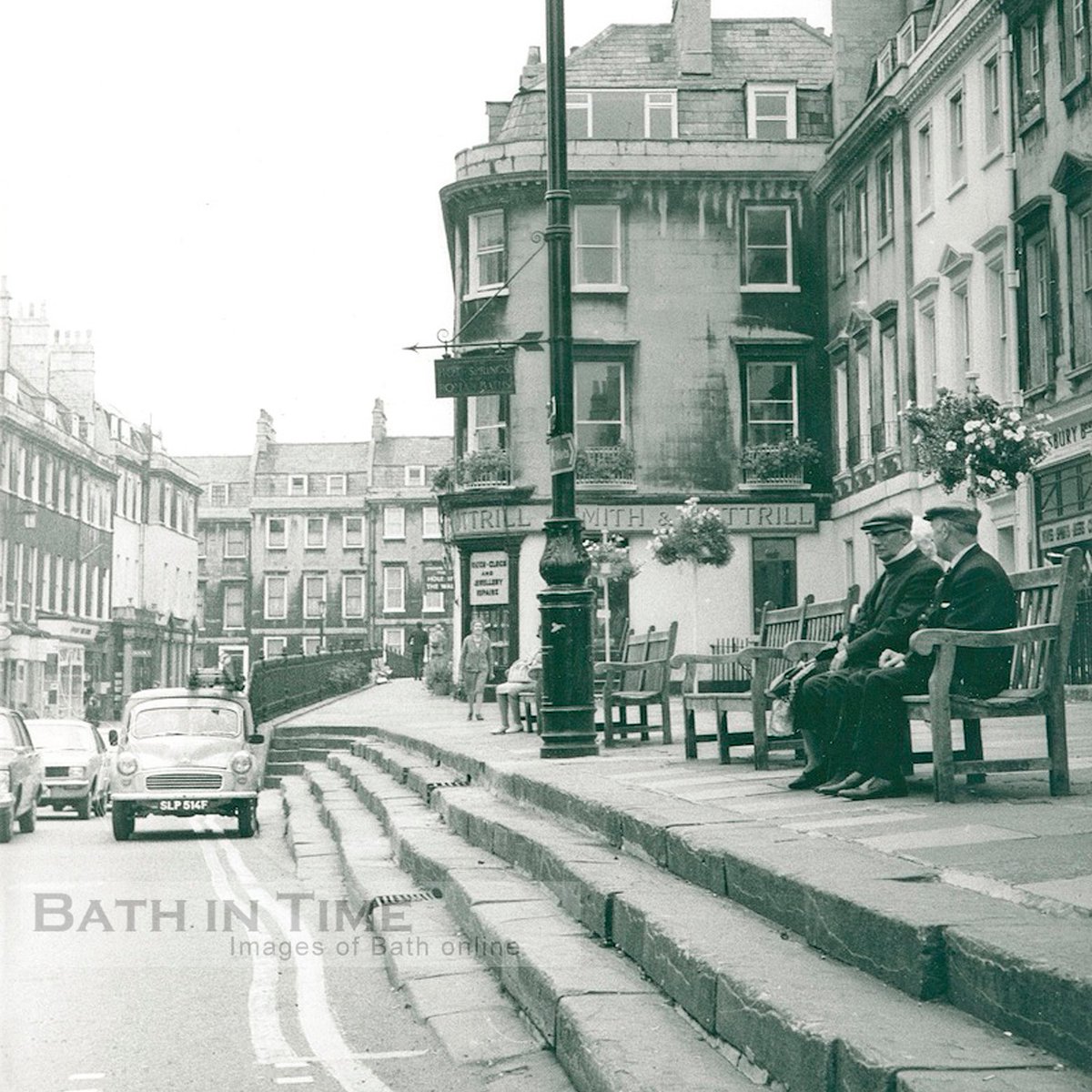 George Street, looking towards Gay Street in Bath, 1972. bathintime.co.uk/gay-street-vie…...