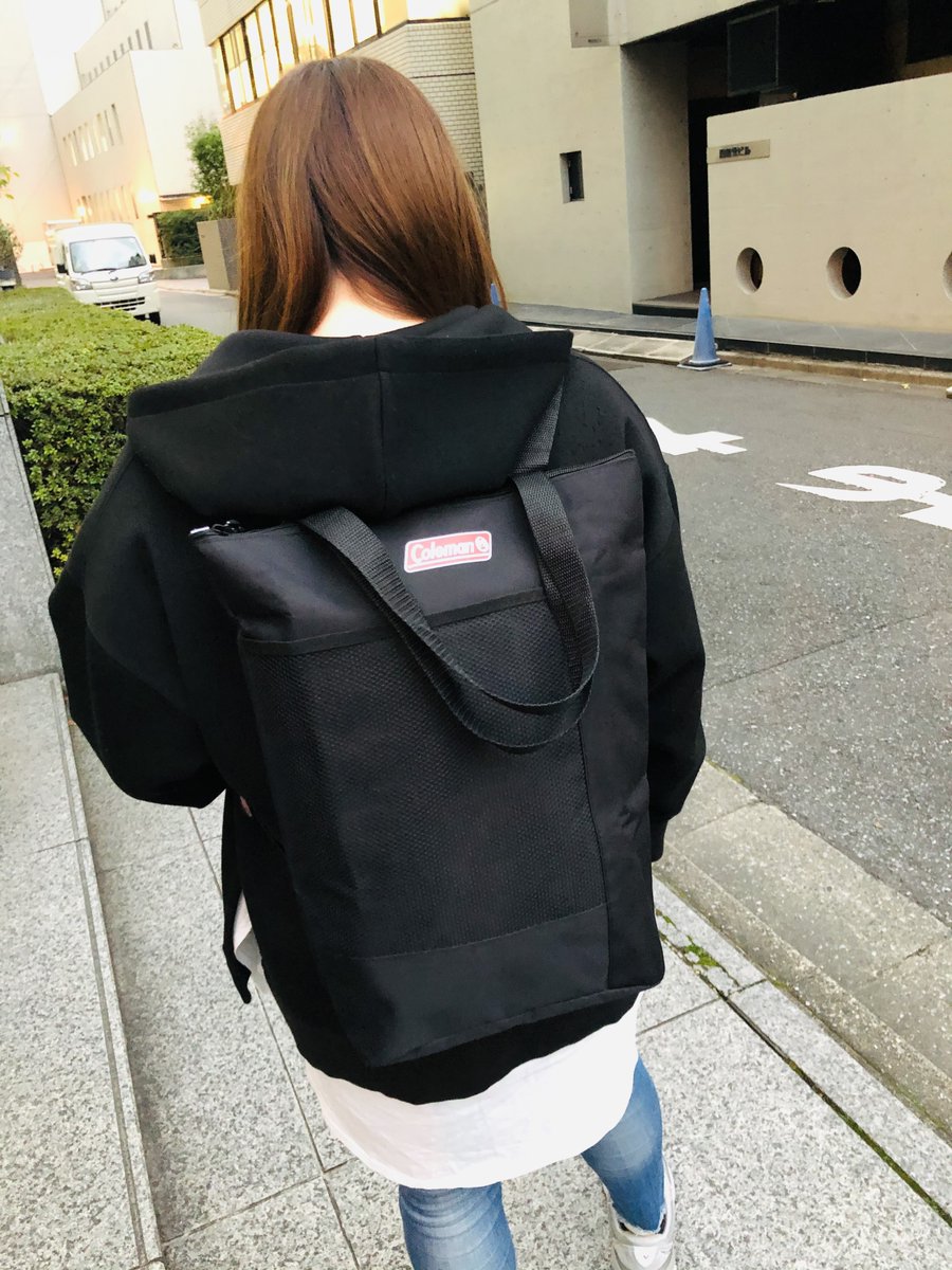 Monomax 1月号付録 コールマンの保温 保冷バッグ使ってみました 前面のメッシュポケットはよく使うイヤホン スマホを見せ収納 本誌やタブレットが楽々入るサイズに 内側のポケットはハンカチなど小物も入ります 12月9日発売です Monomax モノ