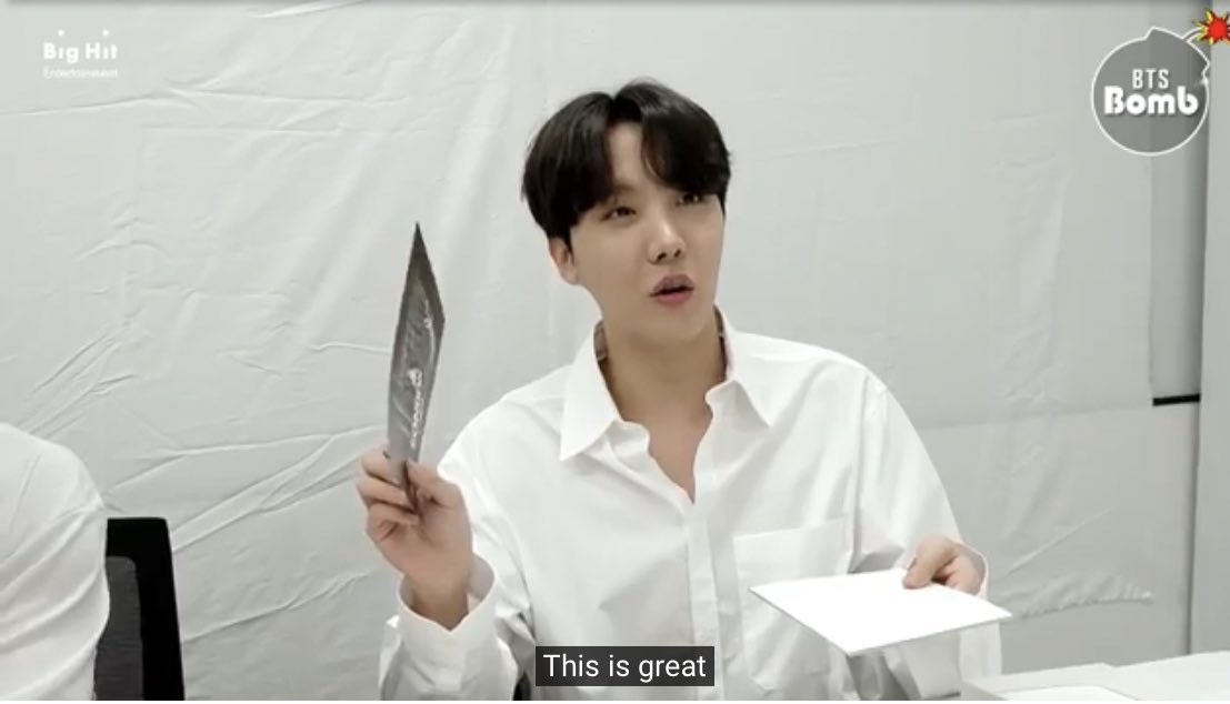 choi_bts2's tweet photo. Hobi confirmed we can tear out each photo of the black photo book. I assumed it but I needed the confirmation. 😉 @BTS_twt https://t.co/JTA7aZM48w
