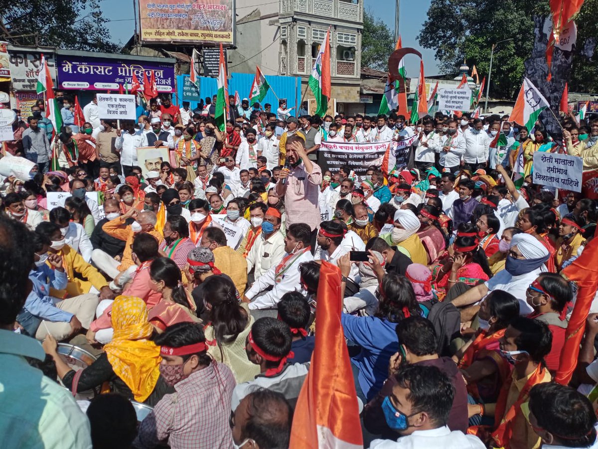 lokayat's tweet photo. #BharatBandh in Pune...

#आज_भारत_बंद_है
#FarmersProtest https://t.co/HmdFgXL0ZE