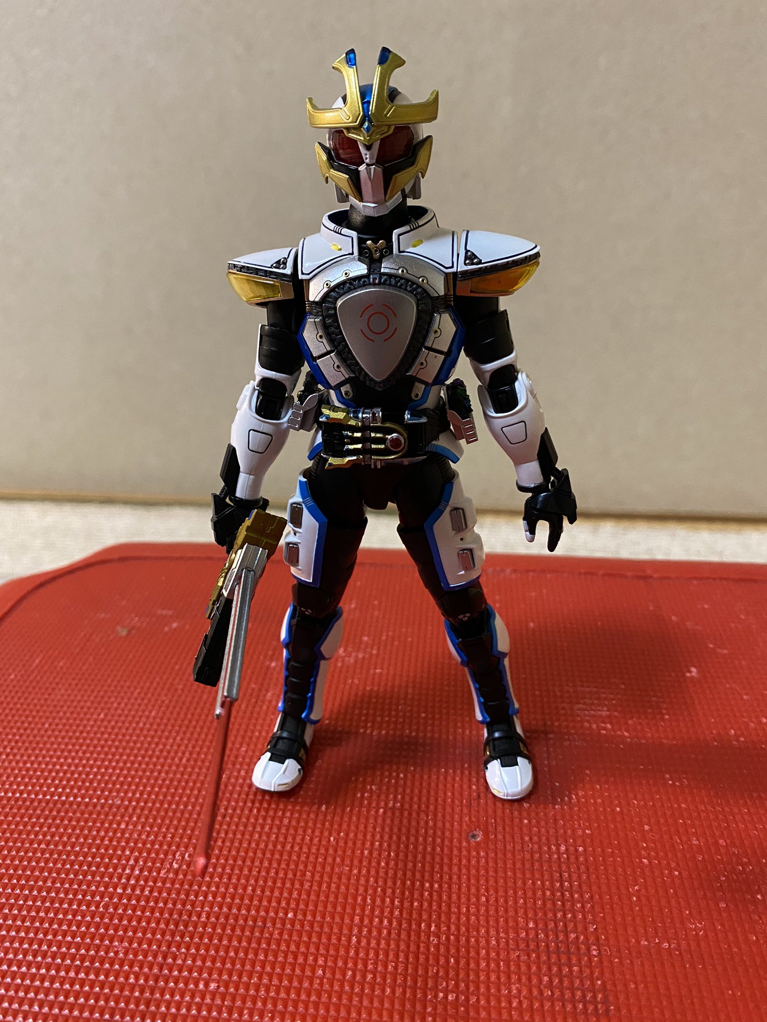 仮面ライバーカリバー イクサ 爆現 ファンガイア その命神に返しなさい 先日届いた仮面ライダーイクサの真骨頂 真骨頂らしく旧版より遥かに進化していて劇中に近くてよく出来ています 先ずは08年バージョン フィギュアーツ T Co