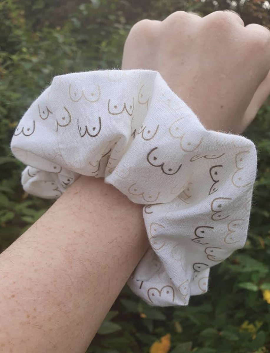 TheSewingDucks's tweet photo. @HandmadeHour Hey 💖 We are a small sewing business, we use recycled and pre-loved materials to make the most beautiful #scrunchies🤩 

Our #christmas range is out now on #etsy and we have so many super cute scrunchies at really low prices, all with free delivery! 😁

https://t.co/cOPPGOVtnr https://t.co/LyFFhoNYbh
