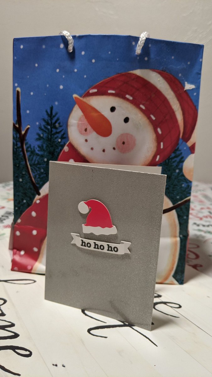 Subhadi01889983's tweet photo. #SecretsSanta event in the #Grenninglab. Thank you so much Alex for nice holiday cheers and card. Really love itβ₯οΈ. Thank you so much Sara for the Champagne, card and cute pack. Wish you guys a happy and safe holidays. https://t.co/DKFQZ6qjZd