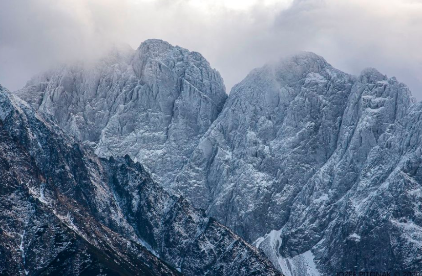 GORSKI_SWIAT's tweet photo. 🇵🇱🇸🇰#TATRY #PIENINY #BeautifulPoland #BeautifulSlovakia #tatryofficjal co słychać i widać ZAPRASZAM!!!
1 wczorajszy zachód słońca na #Sokolicy - Tarasewicz Fot.
oraz wschód słońca i panujące warunki
fot. Jozef Pitonak i Teryho Chata
zalecam pełny ekran... https://t.co/4dFpqe1tOS