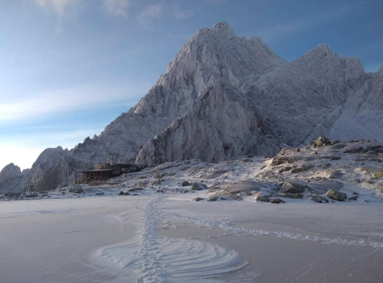 GORSKI_SWIAT's tweet photo. 🇵🇱🇸🇰#TATRY #PIENINY #BeautifulPoland #BeautifulSlovakia #tatryofficjal co słychać i widać ZAPRASZAM!!!
1 wczorajszy zachód słońca na #Sokolicy - Tarasewicz Fot.
oraz wschód słońca i panujące warunki
fot. Jozef Pitonak i Teryho Chata
zalecam pełny ekran... https://t.co/4dFpqe1tOS