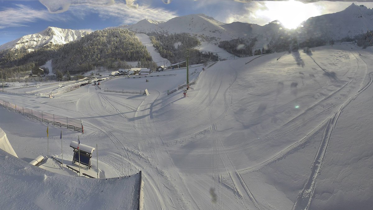 Inspi_Montagne's tweet photo. #Devinette 🧐#ConfinementSaison2 #Jour40 Depuis quelle station de #ski 😍 a été prise cette #photo ? 🤔
📷 07/12/20
#MagnifiqueFrance #CetHiverJeSkie ❄🎿🏂
#PrenezSoinDeVous 🙏 https://t.co/HDKy0xxGsk